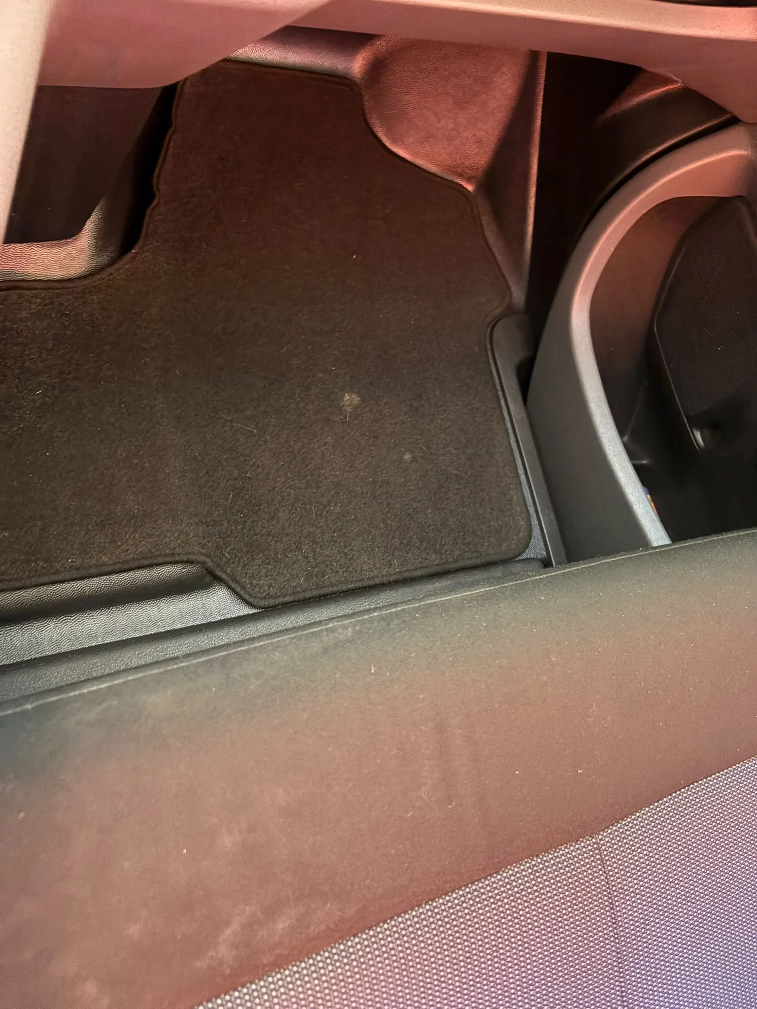 Beifahrerfußraum im Detail